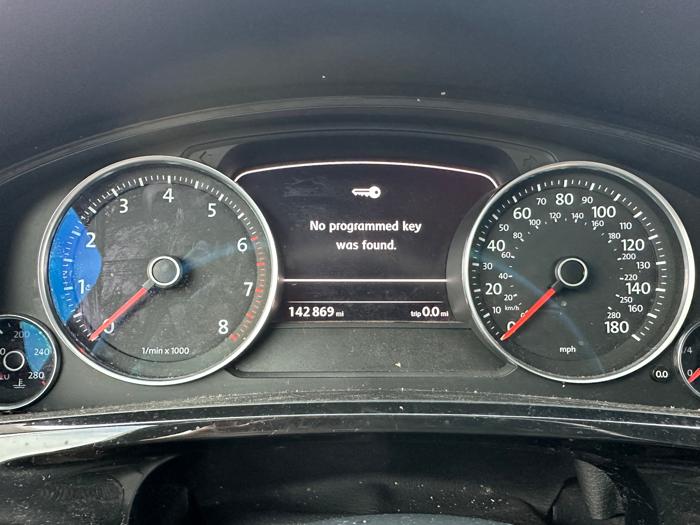 2014 volkswagen touareg vr6-lux with 142869 miles for sale near burnsville, minnesota 81211a91ebc248c48d0fa5a13456c99d.jpeg