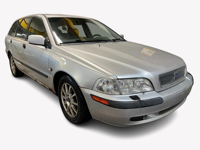 2001 volvo v40 with 184716 miles for sale near elk-river, minnesota 8121ee0199504ffc8da61515ab29a67c.jpg