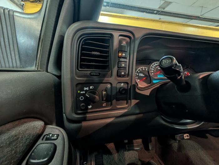 2003 chevrolet silverado-2500hd 4wd with 83846 miles for sale near elk-river, minnesota 812b16ae5b3f47d0babf47fe5377fd04.jpg