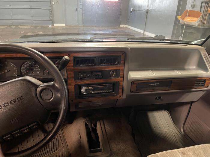 1994 dodge dakota club-cab-6.5-ft.-bed-4wd with 231220 miles for sale near elk-river, minnesota 8235403c5e474ec49fa71299b5e683a8.jpeg