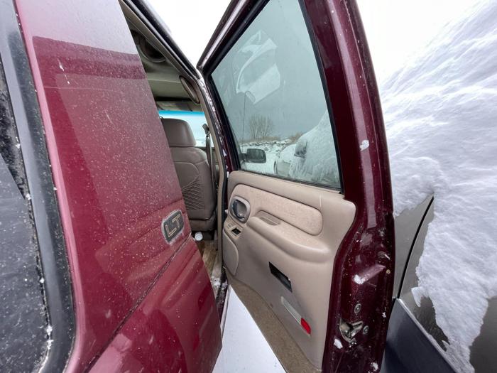 1999 chevrolet suburban ls with 123885 miles for sale near elk-river, minnesota 82512856560f415b9d872e51a61d18bf.jpg