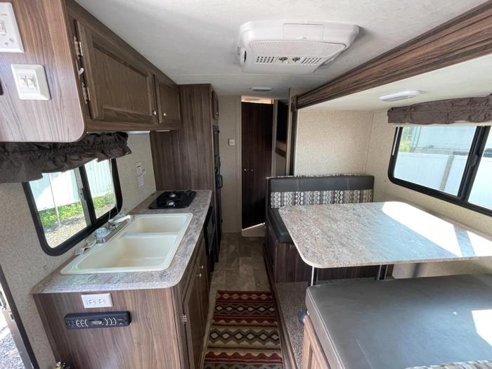 2018 FOREST RIVER Coachmen Apex