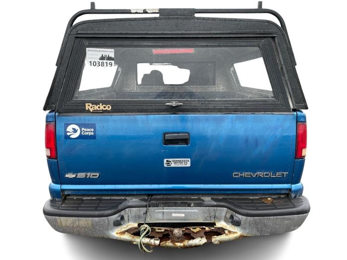 2001 chevrolet s10-pickup ext.-cab-4wd with 140781 miles for sale near elk-river, minnesota 83293f8a2c0c42a2af630d1507210e71.jpg