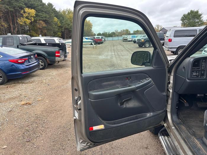 2001 chevrolet silverado-2500hd ext.-cab-4wd with 64139 miles for sale near elk-river, minnesota 837775e8f99d4314955e3b9d38c32a5c.jpg