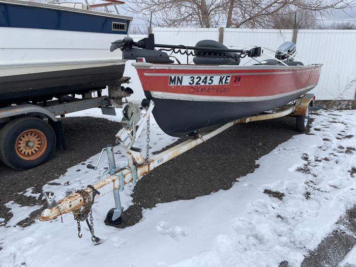 1981 lund 16ft- for sale near elk-river, minnesota 8392fe7f884b460a9f4b9476bb0edcba.jpg