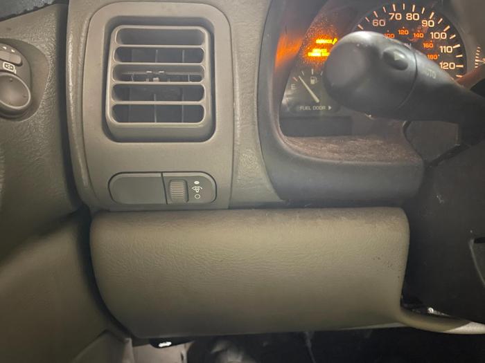 2002 Saturn LW