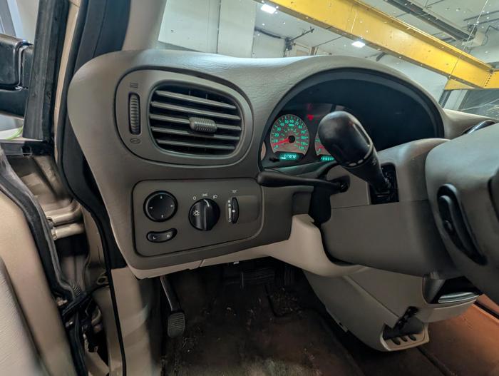 2006 chrysler town-&-country touring with 117074 miles for sale near elk-river, minnesota 84d111f70f154025a73e9efb0a85491e.jpg