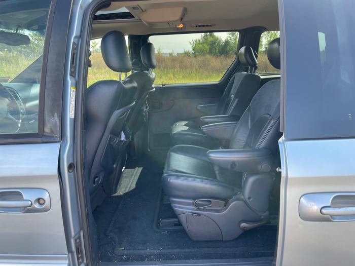 2003 chrysler town-&-country limited-fwd with 157243 miles for sale near elk-river, minnesota 84db6ed0bd8d4e45b6d5c93d7ff6045b.jpeg