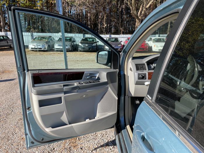 2010 chrysler town-&-country touring with 85465 miles for sale near elk-river, minnesota 859a18e01d9546b08f3c3185e5e882c1.jpeg