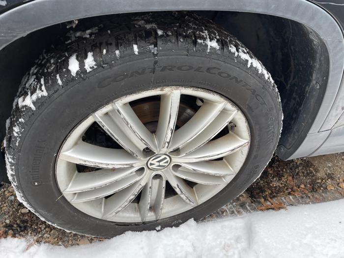 2011 volkswagen tiguan s with 146319 miles for sale near elk-river, minnesota 85ad54d41f9b442fb1e8b5a0ba6d07b6.jpg