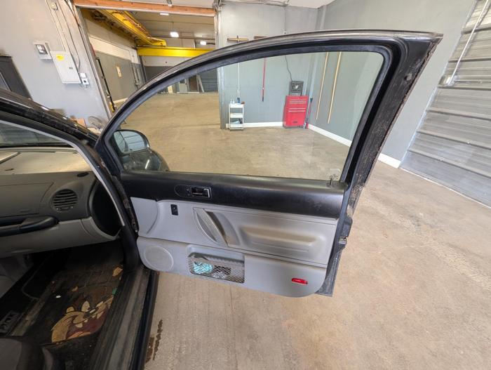 1999 volkswagen new-beetle gls-2.0 with 162278 miles for sale near elk-river, minnesota 85fdafd452c94496b219f9ce8db634be.jpg