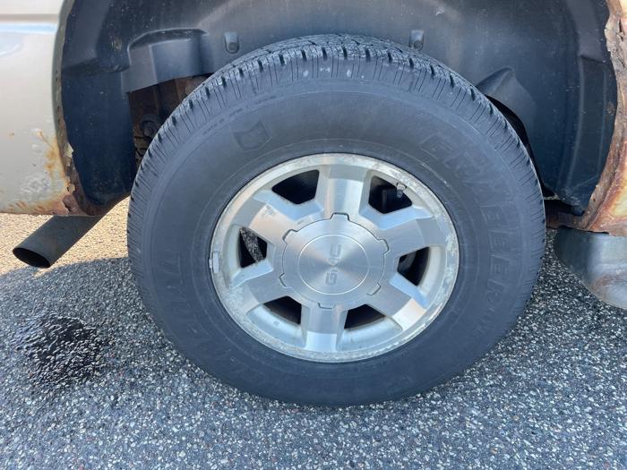 2006 gmc yukon-xl sl-1500-4wd with 260584 miles for sale near fridley, minnesota 865d44c344404cf495eeab3e51a077c3.jpeg