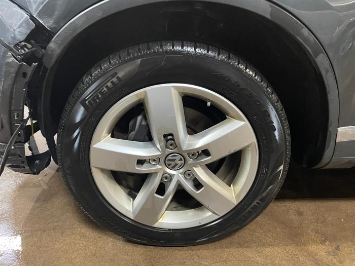 2012 volkswagen touareg lux with 249274 miles for sale near elk-river, minnesota 86d02f5b2a1745438fe9d6ffa174a27a.jpg