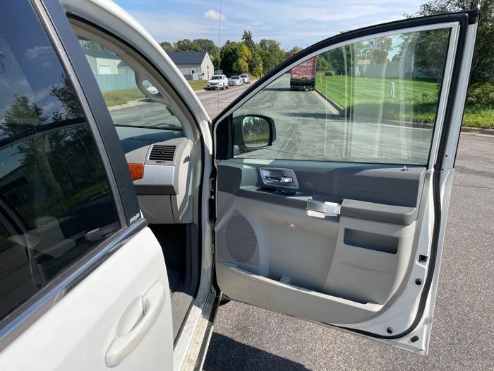 2008 chrysler town-&-country touring with 227233 miles for sale near elk-river, minnesota 86e937b6407645ffa93084770b10a92a.jpeg