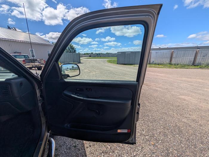 2001 chevrolet silverado-1500 ext.-cab-short-bed-4wd with 212525 miles for sale near elk-river, minnesota 86ea8d329676420c9cd5caf93401a9ff.jpg