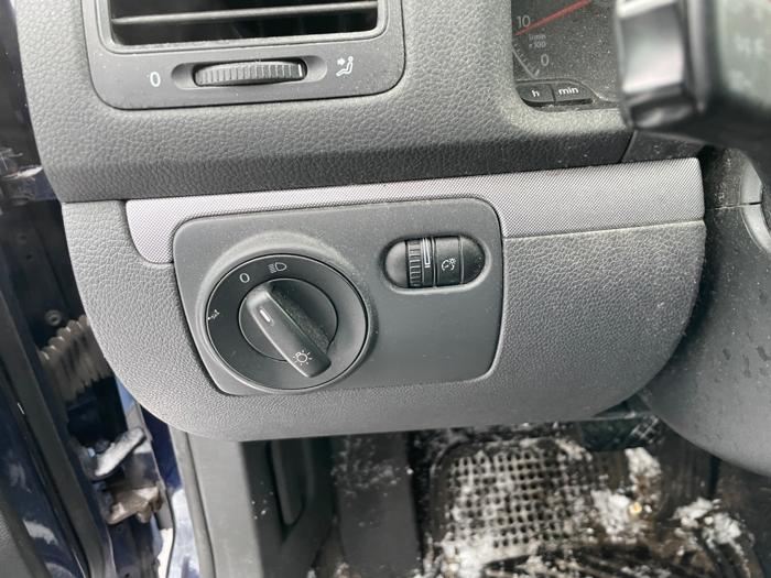 2007 volkswagen jetta 2.5l-w--pkg.-1-&-sunroof with 197375 miles for sale near elk-river, minnesota 884d1407e7e9404a87f83431bb065d0f.jpeg