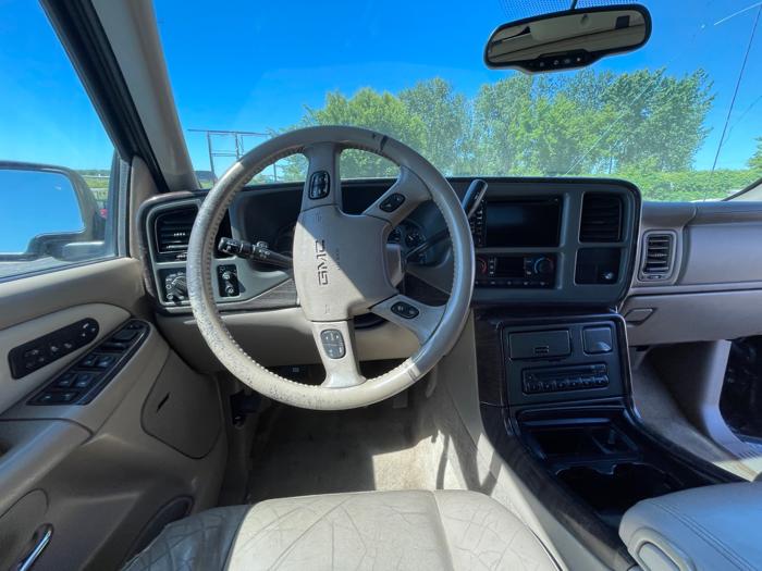 2006 gmc yukon-denali with 316678 miles for sale near shakopee, minnesota 88d99696b57b4d29be82fa288018efd1.jpeg