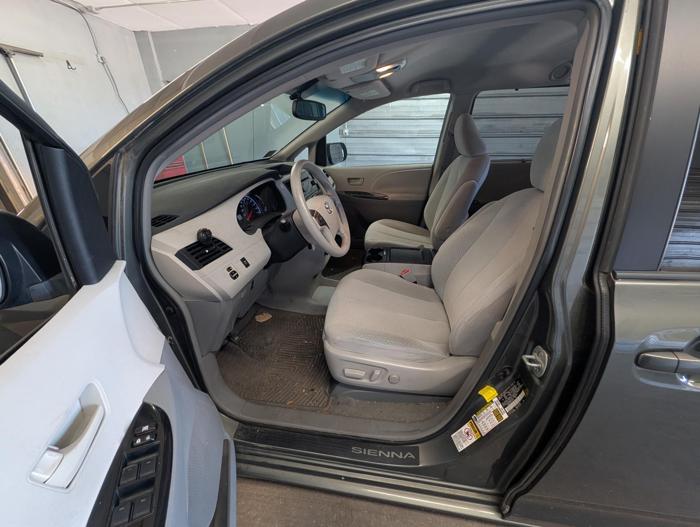 2011 toyota sienna le-8-pass-v6 with 180000 miles for sale near elk-river, minnesota 89fc0bb43001482eb930ec04c16520b0.jpg