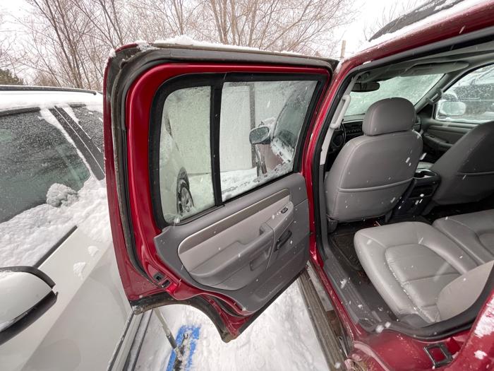 2005 ford explorer xlt-4.6l-4wd with 133843 miles for sale near elk-river, minnesota 89fd34038c704af3b66838581625e951.jpeg