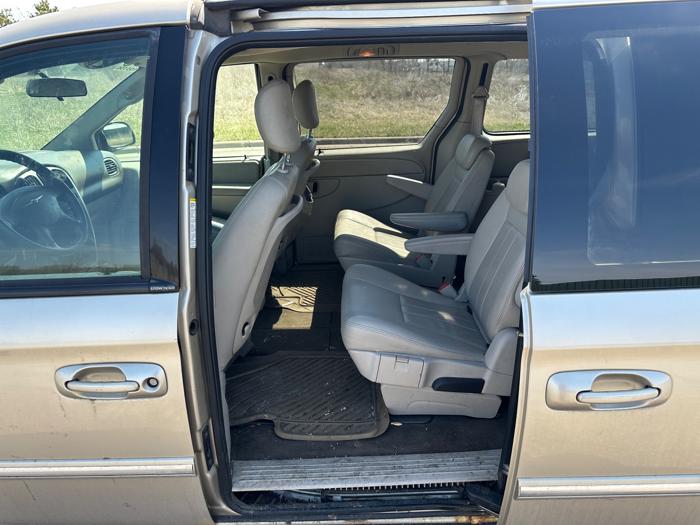 2005 chrysler town-&-country touring with 175445 miles for sale near elk-river, minnesota 8a0bf4ddf8ea44048de6ba9568f02cf2.jpeg