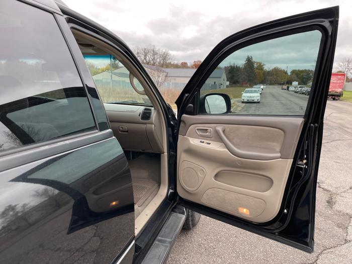 2005 toyota sequoia sr5-4wd with 250906 miles for sale near elk-river, minnesota 8a386907a5d048e6a1c9c54686655d43.jpeg