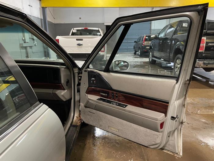 1999 buick lesabre limited with 123942 miles for sale near elk-river, minnesota 8a5e5d75bd1b4fe49f238097857f9bb9.jpg