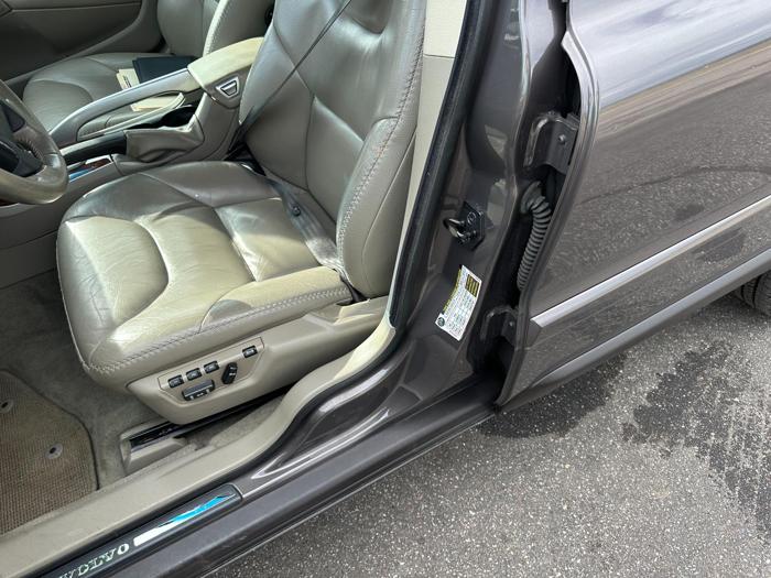 2007 volvo xc70 cross-country with 147108 miles for sale near elk-river, minnesota 8ab88417e5c84b86af58eb3b7232cc3f.jpg