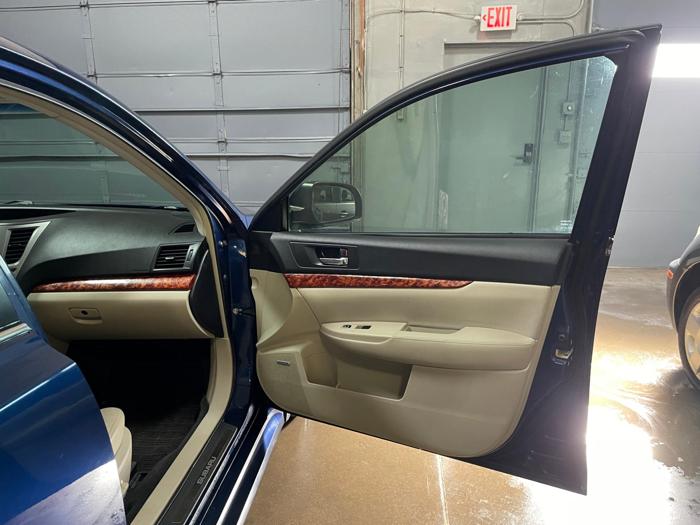 2011 subaru legacy 2.5i-limited with 139752 miles for sale near elk-river, minnesota 8ac5c7ffe77d47bda1352e56ab0a7816.jpg