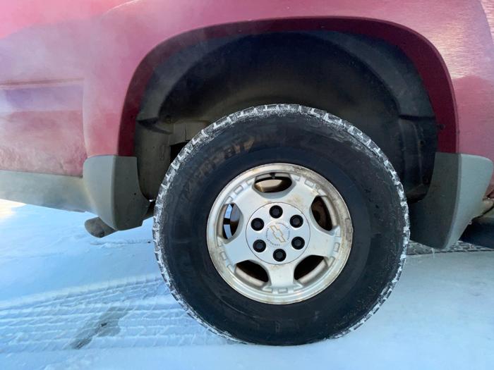 2006 chevrolet suburban 1500-4wd with 211968 miles for sale near elk-river, minnesota 8ad88156c2ec40ae9e718c977fca62c2.jpeg