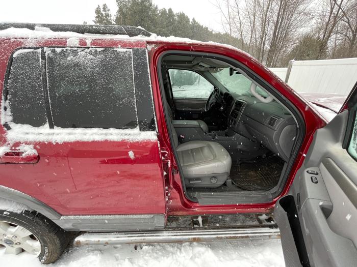 2005 ford explorer xlt-4.6l-4wd with 133843 miles for sale near elk-river, minnesota 8adbf1bc8d67467e87a08278c9376231.jpeg