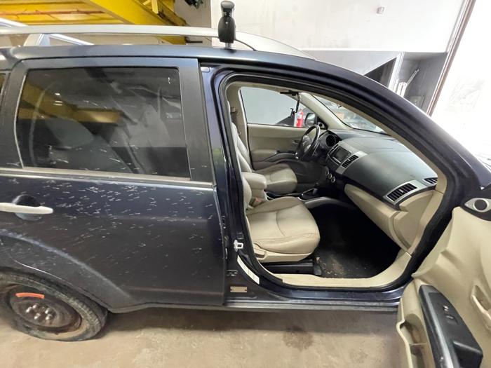 2007 mitsubishi outlander xls-4wd with 138862 miles for sale near elk-river, minnesota 8ae26aa42f0249ffa50d271890d2b10c.jpeg