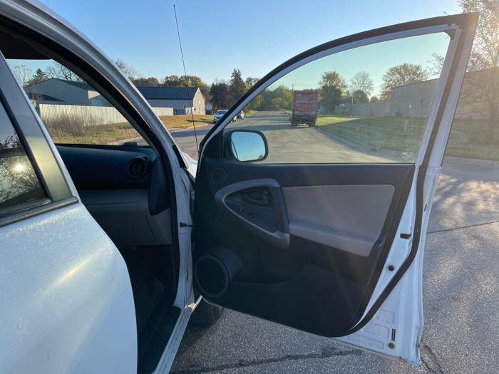 2008 toyota rav4 base-i4-4wd with 149615 miles for sale near elk-river, minnesota 8b4af0eaedba44b9a3ad8b4eae011331.jpeg