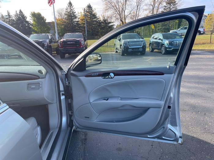 2007 buick lucerne cxl-v8 with 188221 miles for sale near white-bear-lake, minnesota 8b50f6f172a54fe2bfadf7c7556d14f9.jpeg