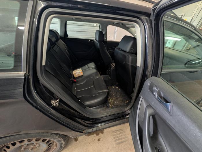 2007 volkswagen passat-wagon base with 92747 miles for sale near elk-river, minnesota 8b73f22de7ea4989856c0e6d51302661.jpg