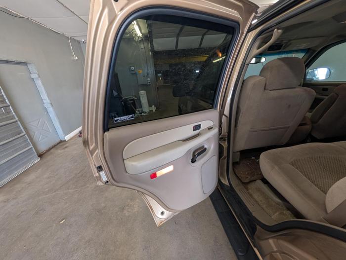2001 chevrolet tahoe 4wd with 256492 miles for sale near elk-river, minnesota 8bbf877b717d404ebae02c56eb59c129.jpg