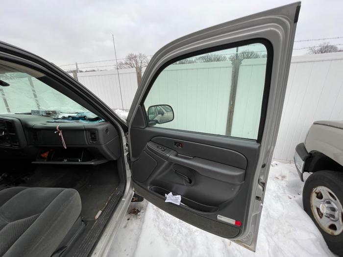 2004 chevrolet silverado-1500 ext.-cab-short-bed-4wd with 157564 miles for sale near elk-river, minnesota 8be13a89080947aa81f89cf71dca9f1c.jpeg