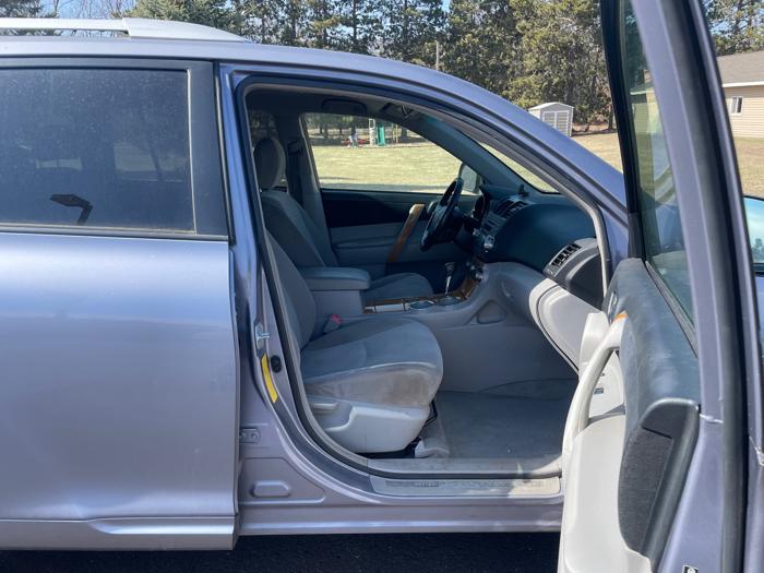 2008 toyota highlander-hybrid 4wd with 343575 miles for sale near columbus, minnesota 8c96833b85944304a26abcc6789203e8.jpeg