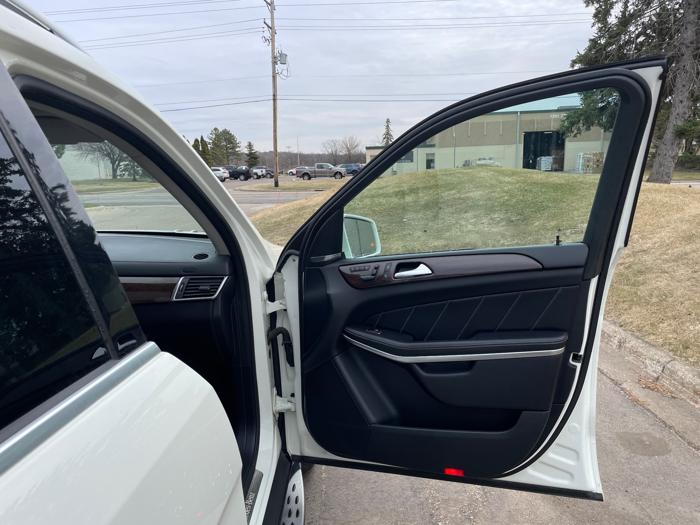 2013 mercedes-benz gl-class gl450-4matic with 111773 miles for sale near eden-prairie, minnesota 8d4616a97ac642fc94c552265756379b.jpeg