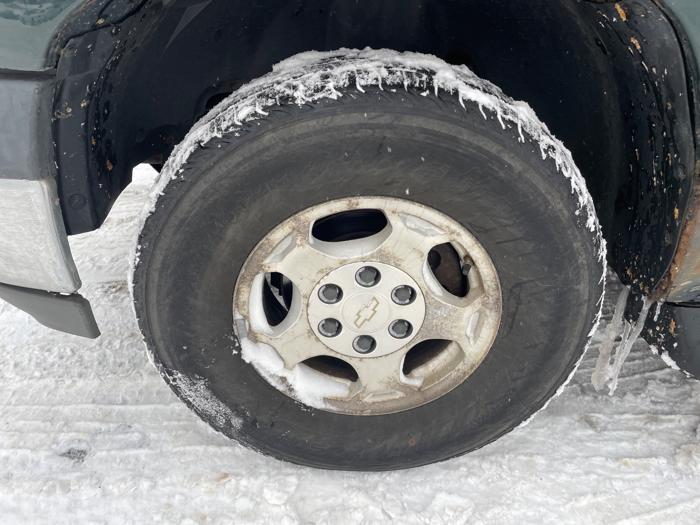 2004 chevrolet suburban 1500-4wd with 177654 miles for sale near fridley, minnesota 8e4b627b2681410589d8b36a0a74f292.jpeg