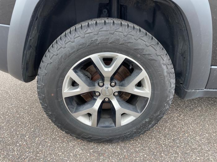 2014 jeep cherokee trailhawk-4wd with 131135 miles for sale near coon-rapids, minnesota 8e6e2c9a54604af995f7a39ecc398e68.jpeg