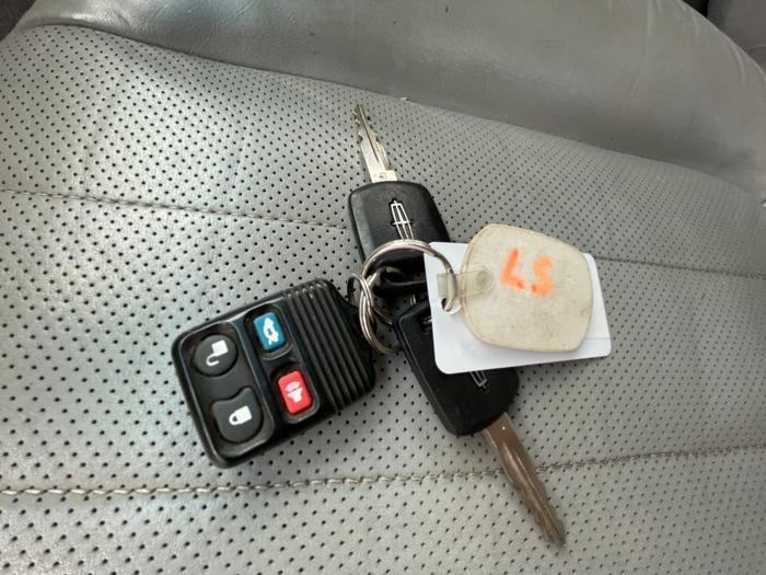 2006 lincoln ls v8-ultimate with 105597 miles for sale near elk-river, minnesota 8ec8d0ff7c6b45ac88658ab7fccbddd6.jpeg