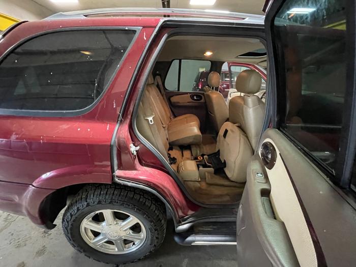 2006 buick rainier cxl-awd with 218269 miles for sale near elk-river, minnesota 8fa8d7171dcc4d1f8298f9ea060187e0.jpeg