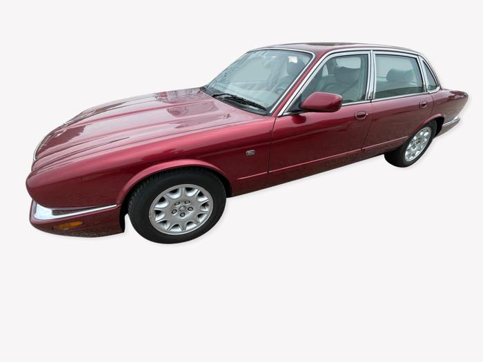 1998 jaguar xj-sedan xj8 with 122279 miles for sale near elk-river, minnesota 8feb812a2f7b49878a061a3cf1b20fbd.jpg