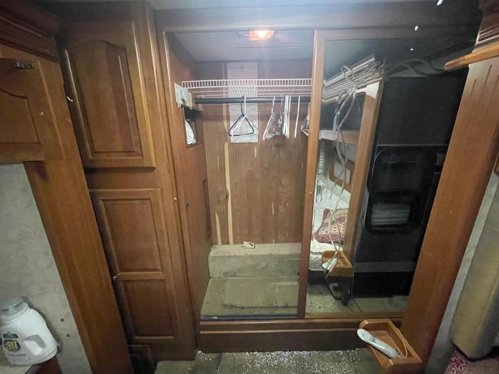 2006 freightliner x-line-motorhome - with 27483 miles for sale near elk-river, minnesota 903a858af905430c8077f9a1ea468c93.jpg