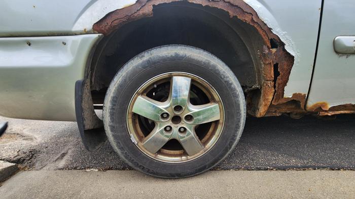 2004 dodge grand-caravan sxt with 275900 miles for sale near burnsville, minnesota 9082295551f0472f8e2b319e5145fcab.jpg