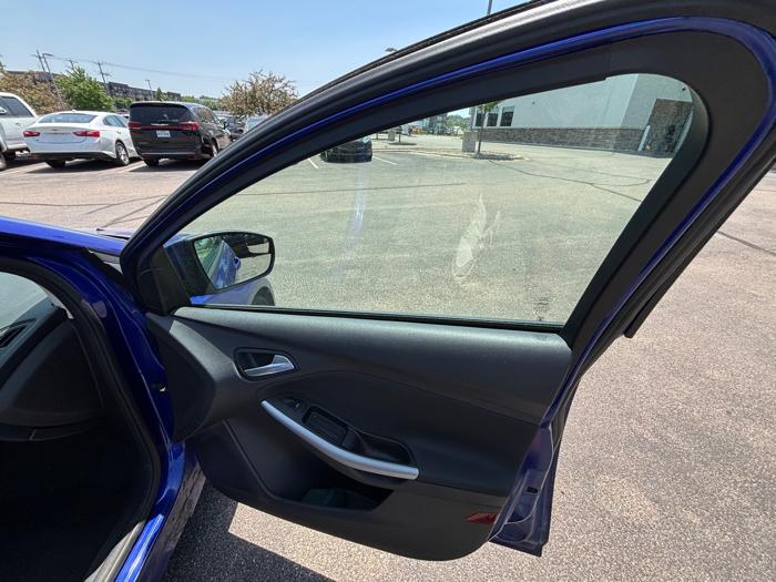 2014 ford focus se-sedan with 152315 miles for sale near savage, minnesota 90e8d8d79ae649a1bba8e1de89712c80.jpeg