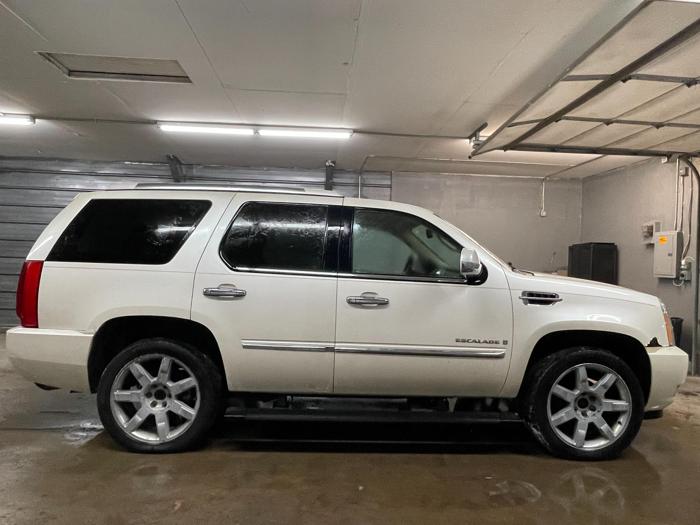 2008 cadillac escalade luxury with 166130 miles for sale near elk-river, minnesota 916373cc1e8e4476b8312cb1d736c7db.jpg
