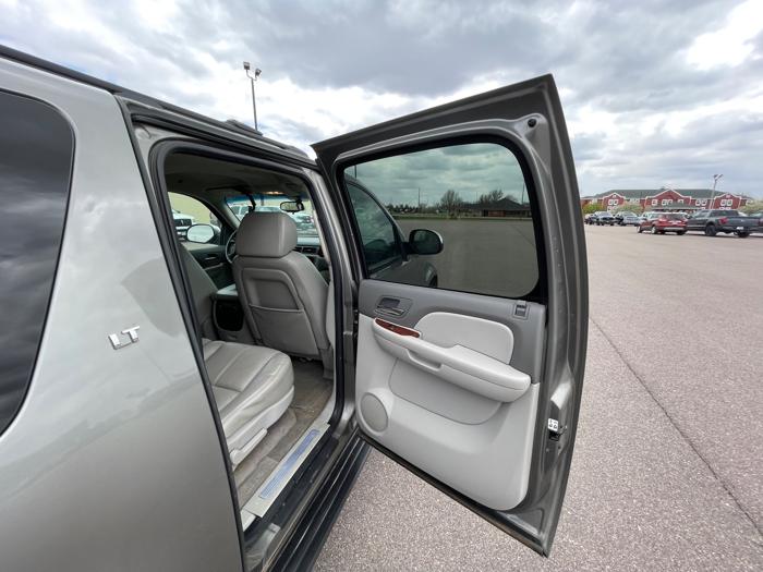 2009 chevrolet suburban lt1-1500-4wd with 253232 miles for sale near redwood-falls, minnesota 91fbf13c0972499a9eceae5cfa1540e2.jpeg