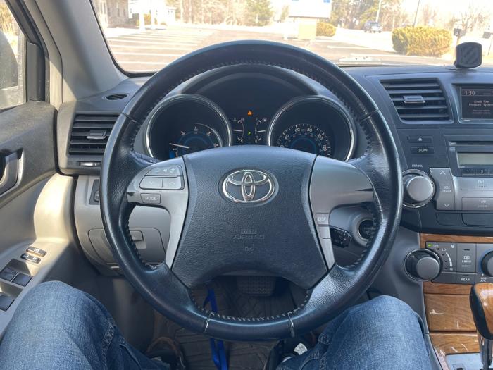 2008 toyota highlander-hybrid 4wd with 343575 miles for sale near columbus, minnesota 92446cf81c7d4c4486e54002d60d96ee.jpeg