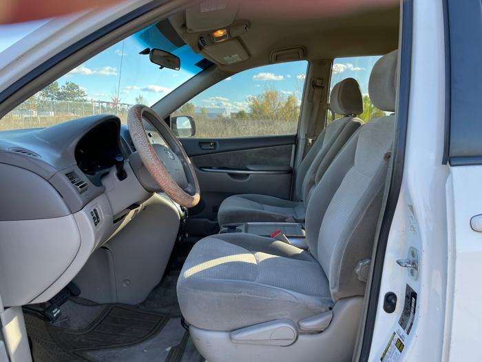 2007 toyota sienna ce-fwd-7-passenger with 210162 miles for sale near elk-river, minnesota 930e59e52e824601b5df382c72b49aa3.jpeg